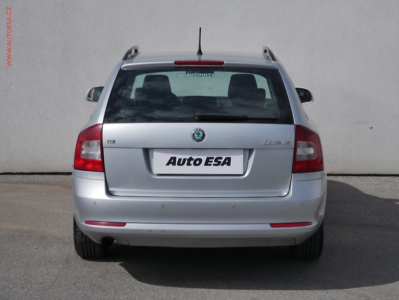Škoda Octavia (2012) 1.6 TDi, ČR, Elegance - fotka 5 z 23