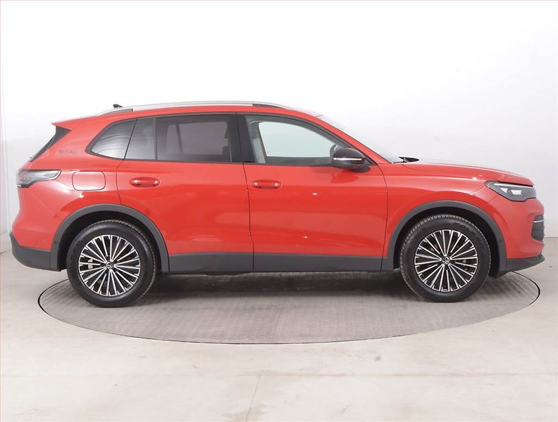 Volkswagen Tiguan (2025) Life 1.5 eTSI - fotka 6 z 20