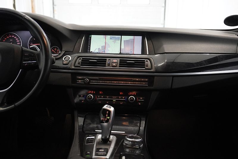 BMW Řada 5 520D 140kW AUTOMAT - fotka 26 z 31