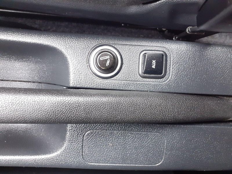 Škoda Fabia (2011) KOMBI 1.4 16V - fotka 11 z 28