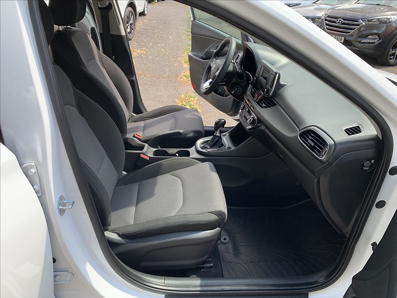 Hyundai i30 1,5 i,ČR,SERVISKA,1.MAJ - fotka 14 z 20