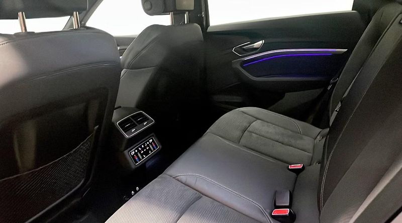 Audi Q8 e-tron 50 Q Kam Pano HuD LED 4 zóny   - fotka 11 z 12