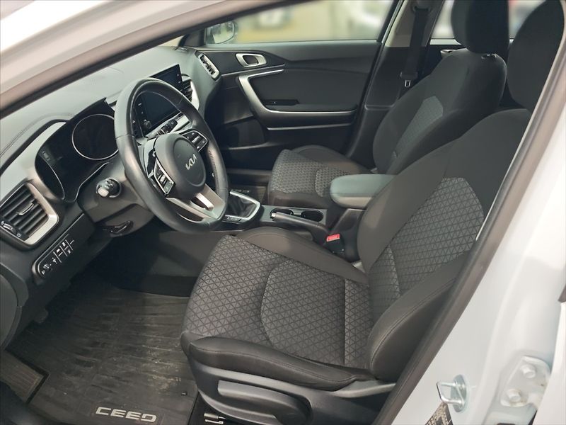 Kia Ceed 1,0 TGDI Spin - fotka 6 z 11