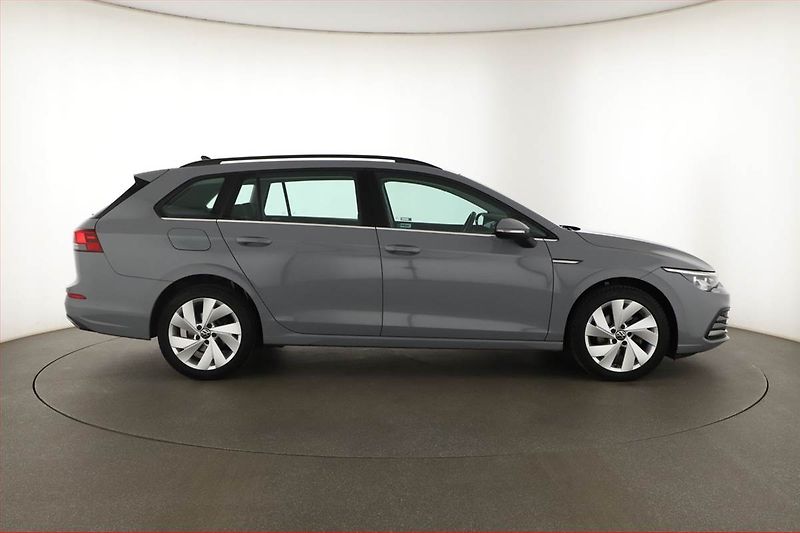 Volkswagen Golf (2021) Style 1.5 TSI - fotka 6 z 19