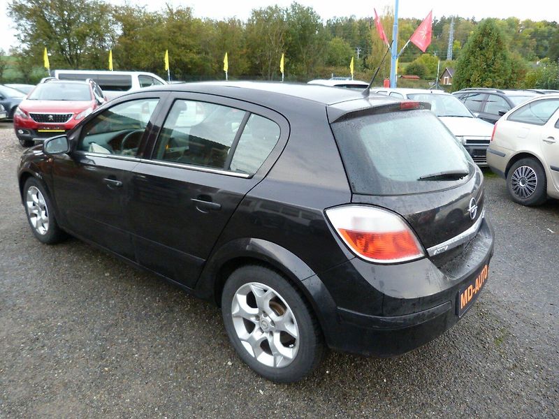 Opel Astra 1,7 CDTI - fotka 7 z 15