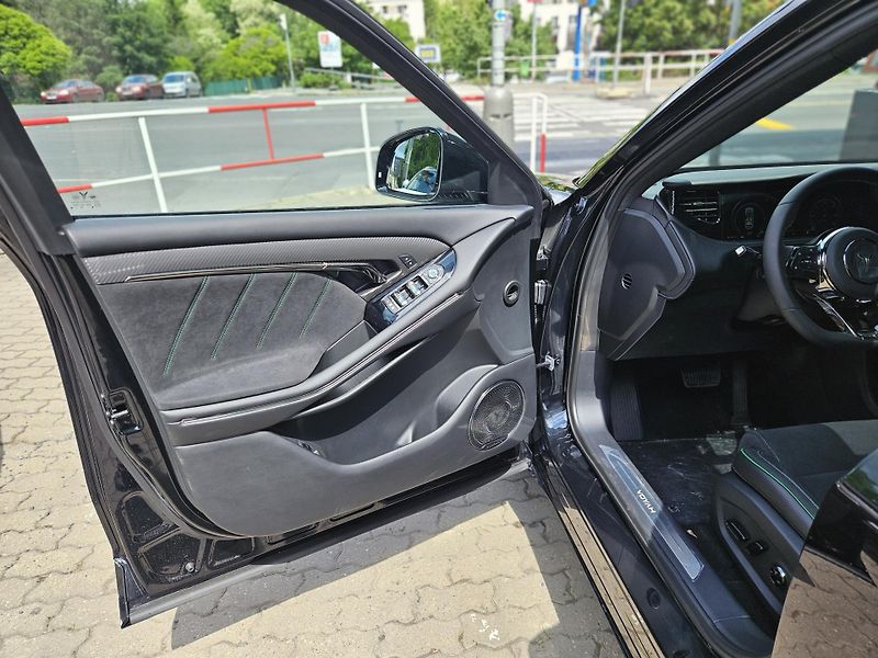 Dongfeng Voyah Free REV 318 (2025) REV 318 AWD Hybrid - fotka 8 z 17