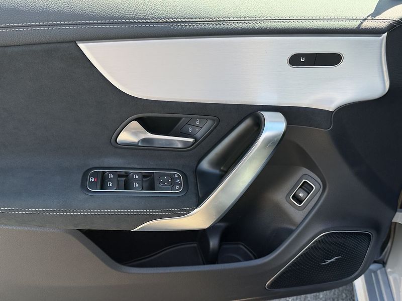 Mercedes-Benz CLA e Shooting Brake s hybridní te - fotka 23 z 37