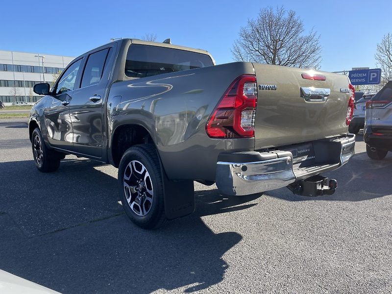Toyota Hilux 2.8D Executive ODBĚR 3/2027 - fotka 6 z 28