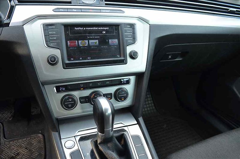 Volkswagen Passat (2015) VARIANT 2,0 TDI DSG - fotka 14 z 21