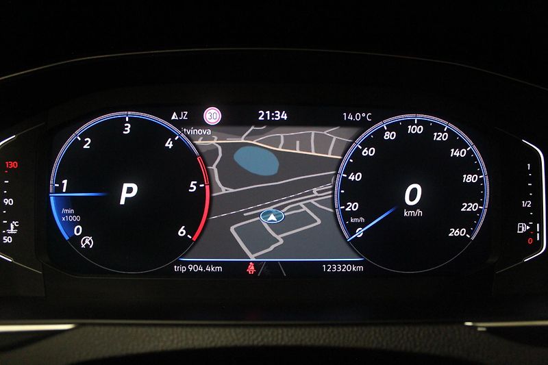 Volkswagen Passat (2023) R-Line 110kW,Webasto,360,Tažné - fotka 19 z 26