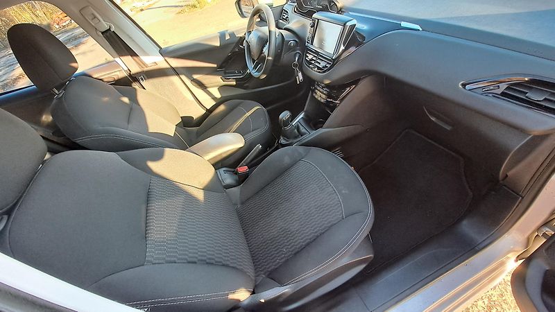 Peugeot 208 1.2 PureTech NAVI - fotka 7 z 27