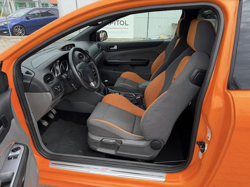 Ford Focus ST 2.5i 166 kW - fotka 7 z 24