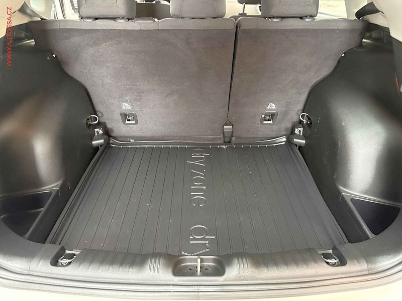 Jeep Compass (2018) 1.4T, ČR, Longitude - fotka 7 z 14