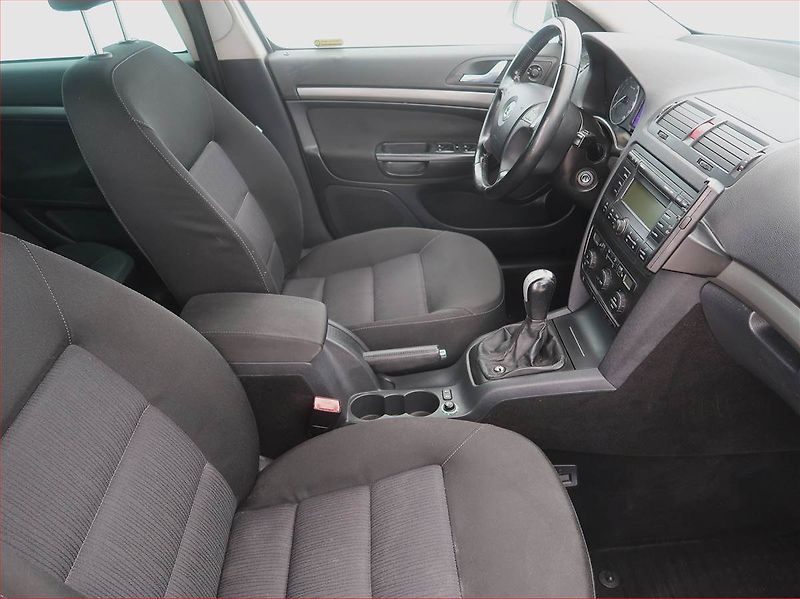 Škoda Octavia (2007) Elegance 2.0 TDI, 4X4, po STK - fotka 9 z 19