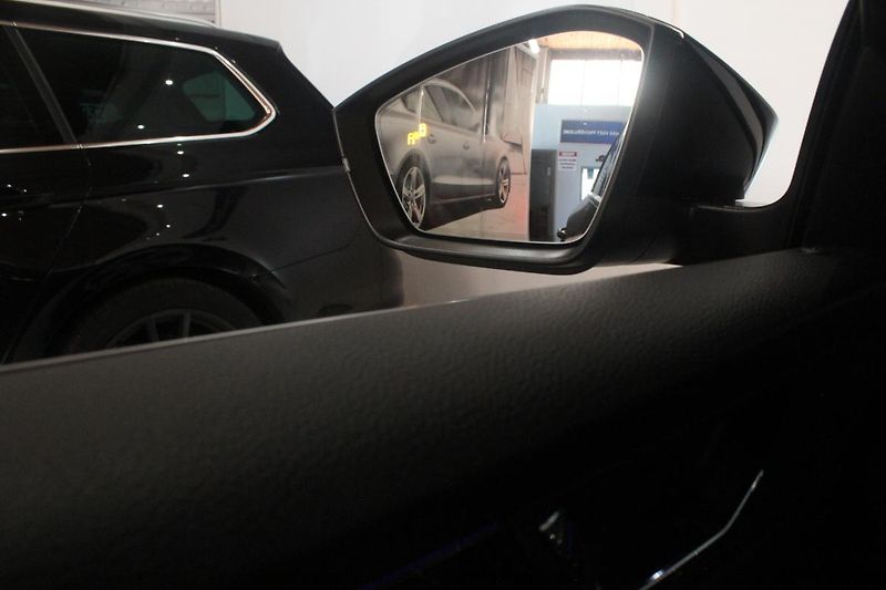Škoda Superb (2019) 2.0TDI DSG L&K 4x4 Display - fotka 45 z 45