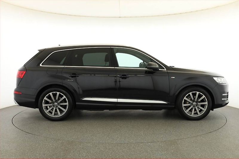 Audi Q7 (2019) S-Line 50 TDI - fotka 6 z 21