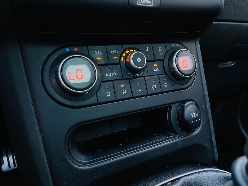 Nissan Qashqai 2.0i KAMERA TAŽNÉ SERVISKA 7M - fotka 37 z 45