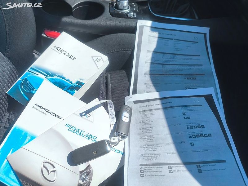 Mazda 3 KRÁSNÁ,SERVISKA,1MAJ,VÝBAVA - fotka 13 z 18