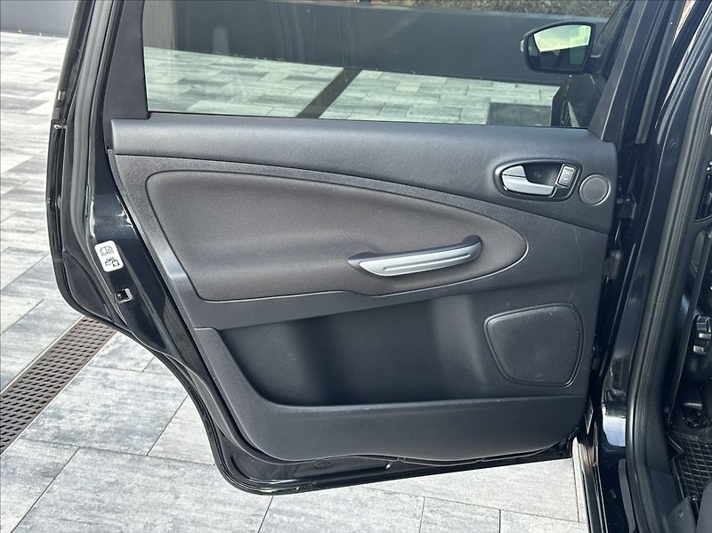 Ford S-MAX 2,0 TDCI 140PS  Trend - fotka 14 z 49