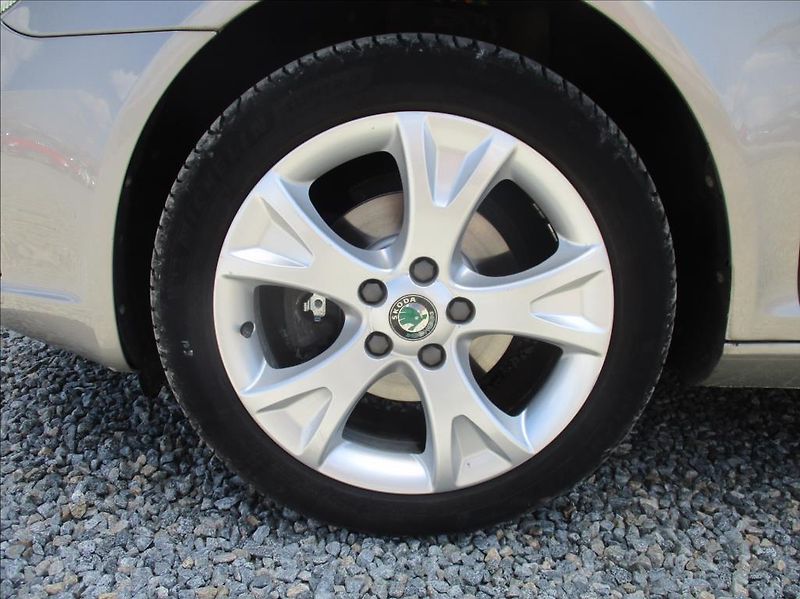 Škoda Octavia 1,4 TSI, Elegance, servis, - fotka 22 z 28