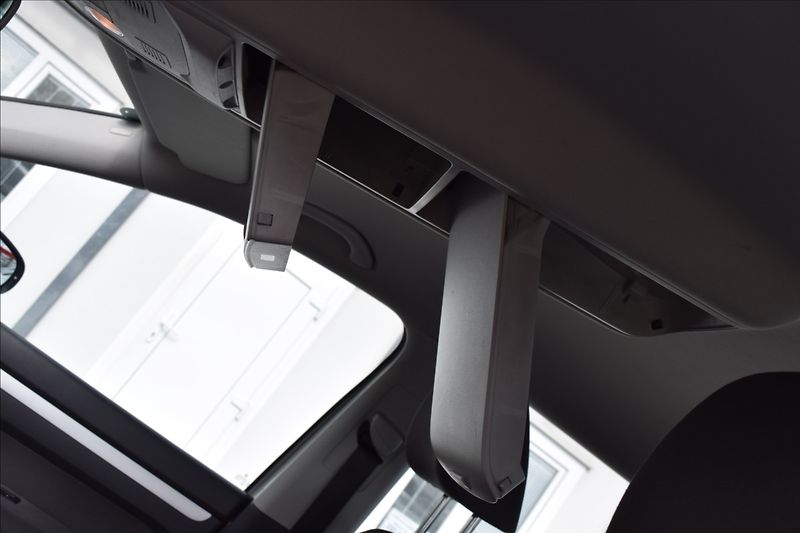 Volkswagen Touran 1,4 i 103KW AUTOMAT TAŽNÉ NAVI - fotka 38 z 44