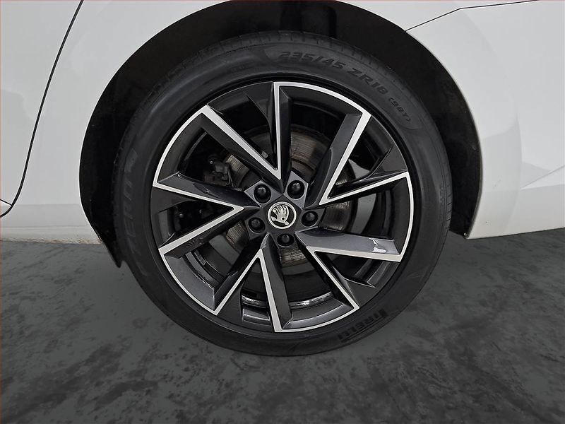 Škoda Superb (2021) Laurin&Klement 2.0 TDI - fotka 15 z 21