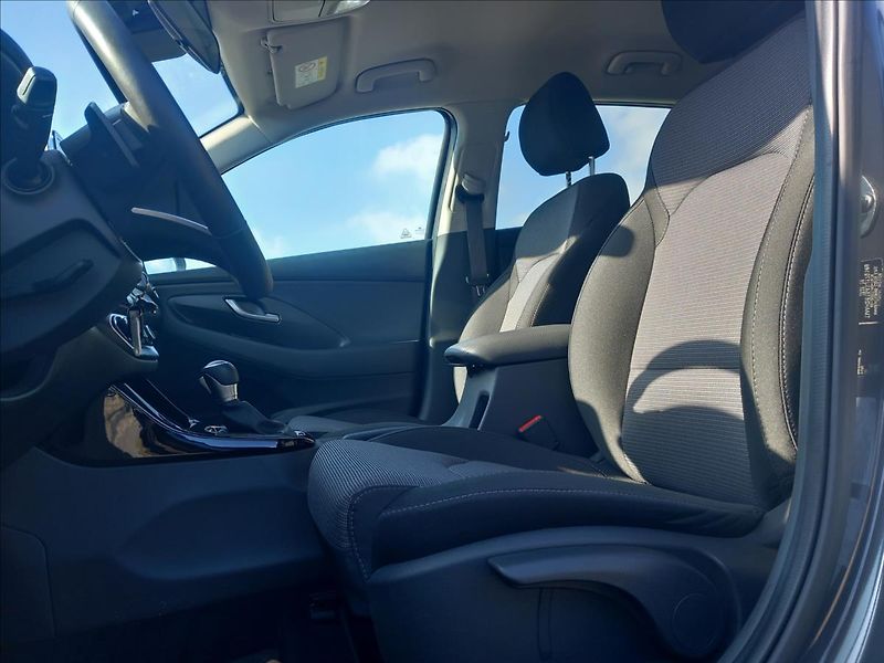 Hyundai i30 1,0 T-GDI SMART DCT - fotka 16 z 19