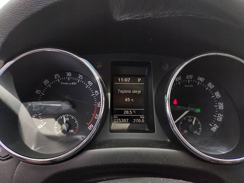 Škoda Yeti (2011) Elegance 2,0 Tdi 103 (125) Kw - fotka 7 z 33