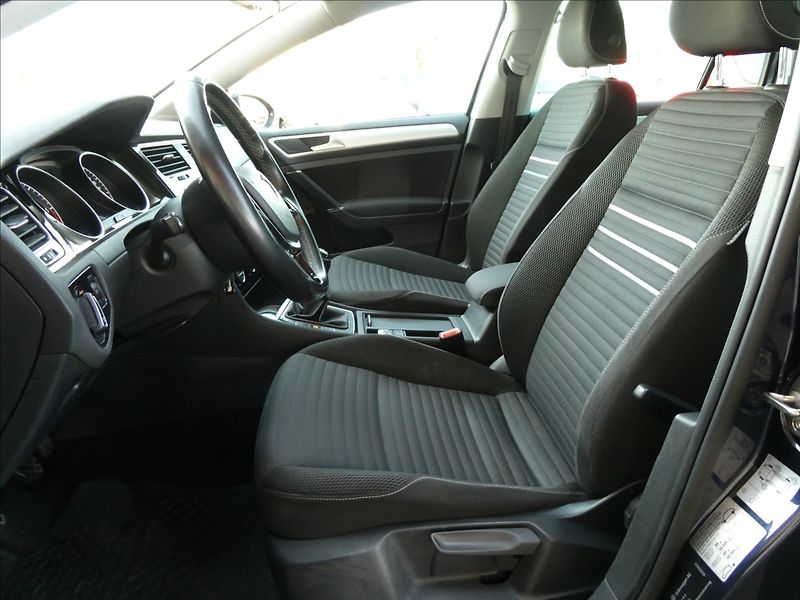 Volkswagen Golf 1,6 TDi 81kW CUP,2xkola,naviga - fotka 15 z 48