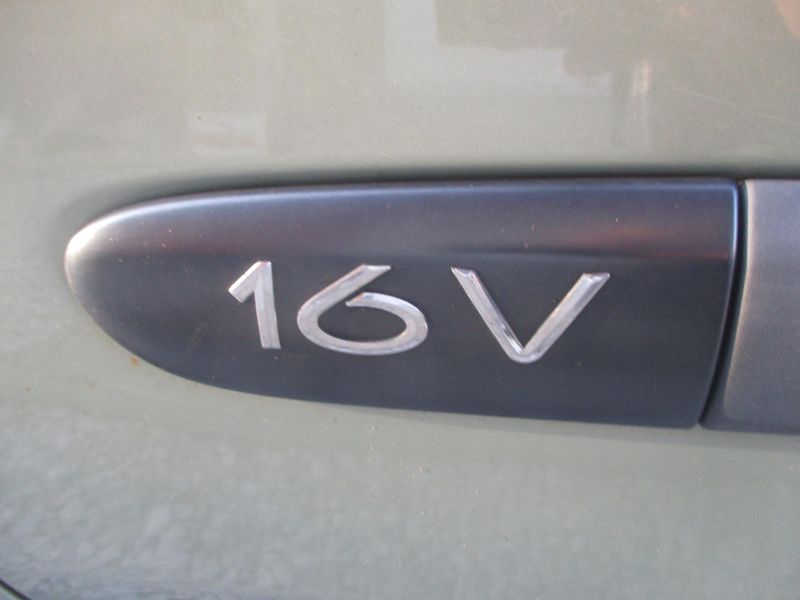 Renault Clio 1.2i ČR +sada kol - fotka 21 z 23