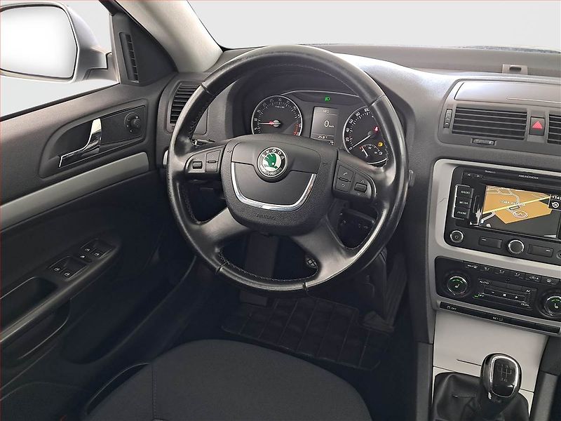 Škoda Octavia (2012) 1.6 TDI, Navi, Tempomat - fotka 7 z 16