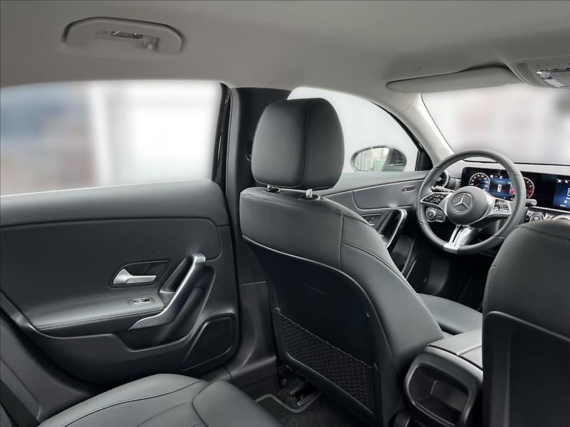 Mercedes-Benz Třídy A 180 Progressive Line - fotka 20 z 21