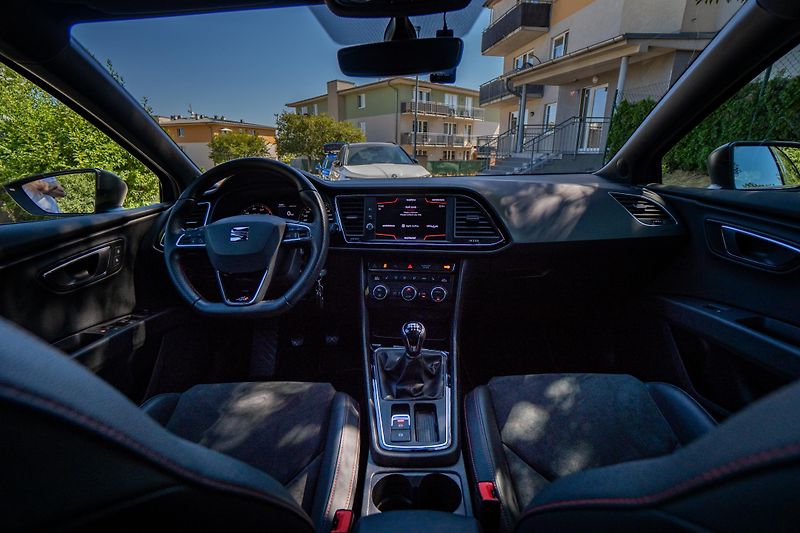 Seat Leon (2019) Koupeno nové v ČR / 1. maj. - fotka 6 z 21