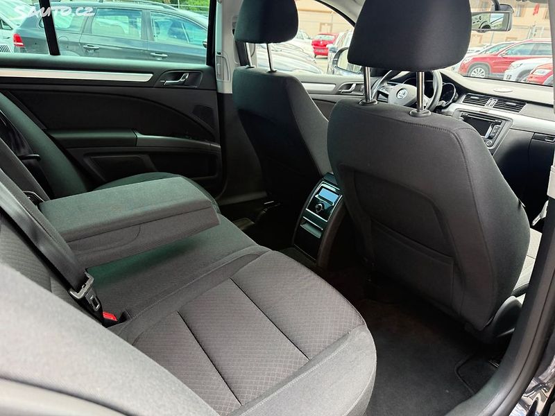 Škoda Superb 2.0 TDI 103kw DSG - fotka 9 z 17