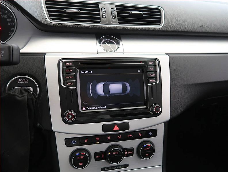 Volkswagen CC (2016) 2.0 TDI, Serv.kniha, Navi - fotka 16 z 22