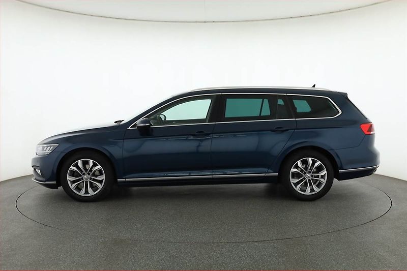 Volkswagen Passat (2020) Elegance 2.0 TDI, Automat - fotka 3 z 19