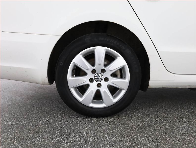 Škoda Superb (2012) 2.0 TDI, Serv.kniha, Xenony - fotka 16 z 16