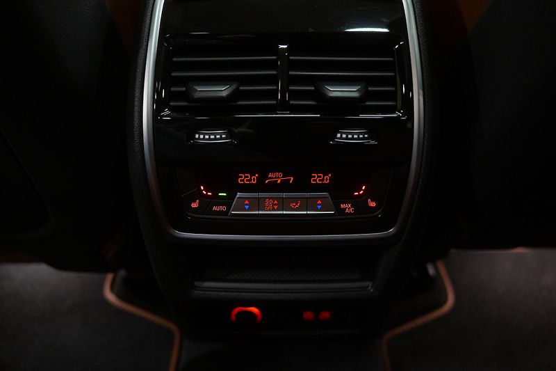 BMW X5 (2025) M30xD NEZÁVISLÉ MASÁŽE VZDUCH  - fotka 29 z 54