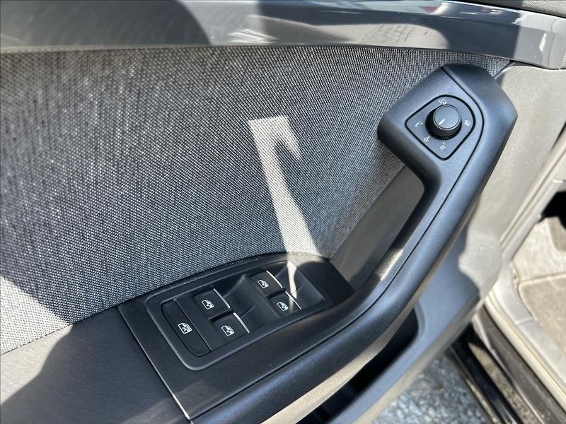 Seat Ateca 1,5 TSi DSG DPH  LED,ALU - fotka 12 z 49
