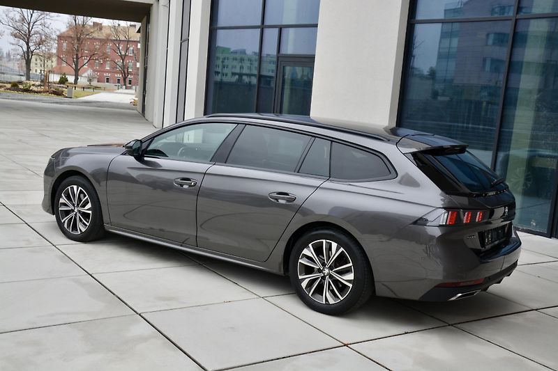 Peugeot 508 (2023) SW BlueHDi130 EAT8 ALLURE - fotka 14 z 40