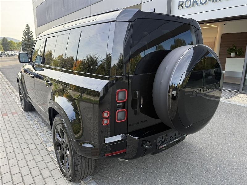Land Rover Defender (2026) 3,0 110 X-DYNAMIC SE D250 - fotka 9 z 27