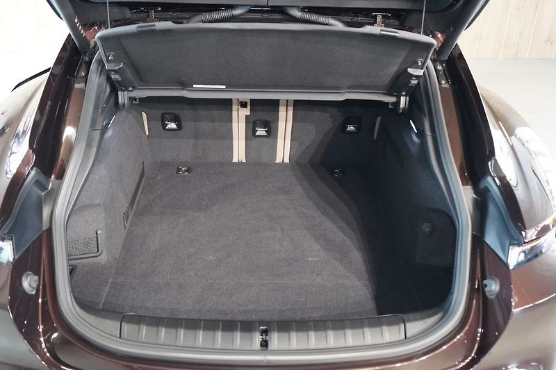 Porsche Taycan Sport Turismo, Pano, Matrix - fotka 15 z 50