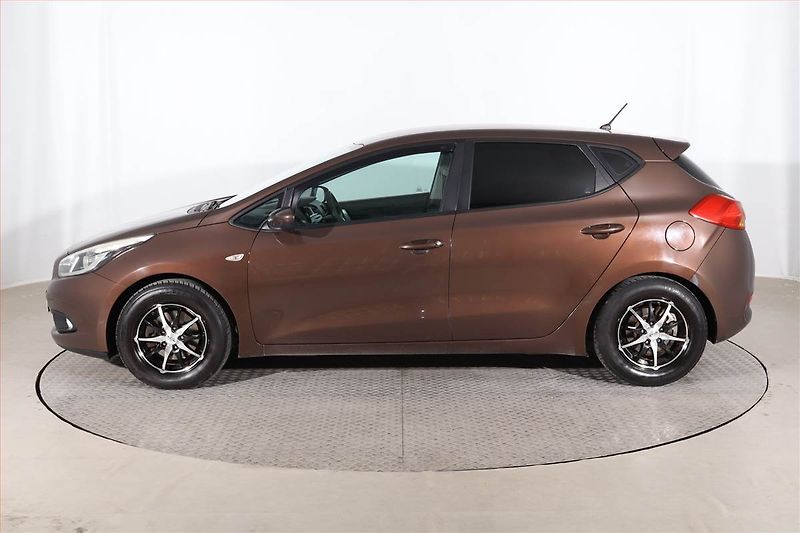 Kia Ceed (2012) 1.4 CVVT, Serv.kniha - fotka 3 z 19