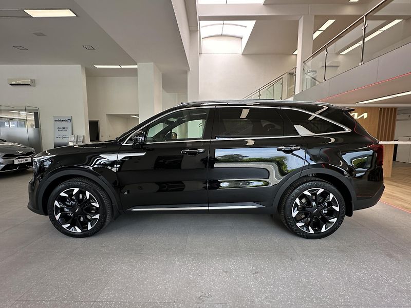 Kia Sorento 2,2 CRDi 4x4 8DCT TOP  - fotka 8 z 31