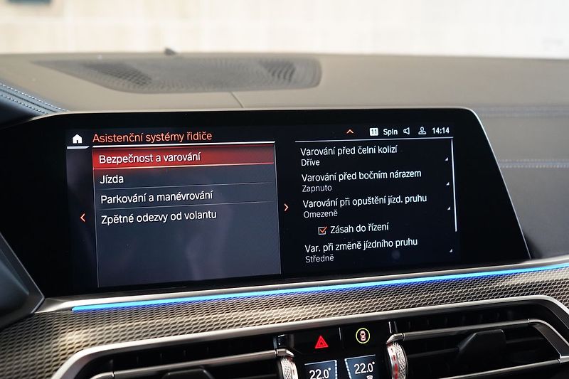 BMW X5 M50d, M Professional, Masáž - fotka 35 z 57