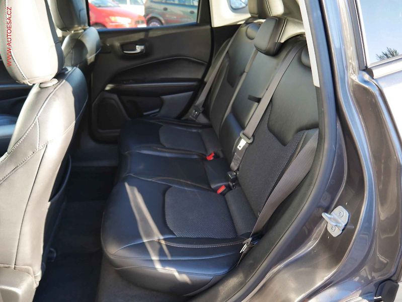Jeep Compass (2017) 2.0 MJT 4x4, AT, navi, park - fotka 10 z 15