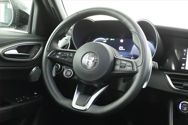Alfa Romeo Giulia (2024) 2.0 Turbo - fotka 8 z 17