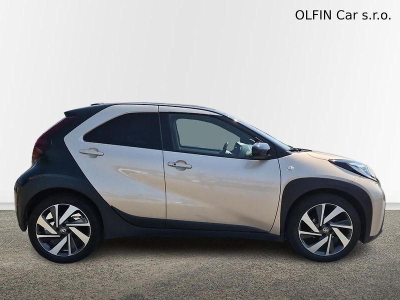 Toyota Aygo Executive Smart JBL 1,0 CVT - fotka 6 z 25