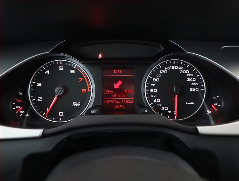 Audi A4 (2010) 1.8 TFSI, Serv.kniha, Navi - fotka 9 z 16