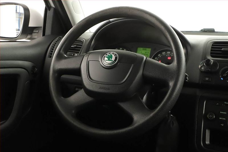 Škoda Fabia (2010) 1.6 TDI, po STK, jezdí výborně - fotka 8 z 13